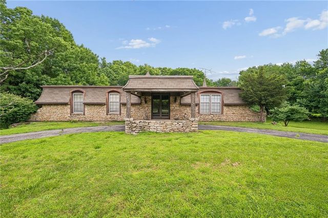 24356 W 55 Street, Shawnee, KS 66226