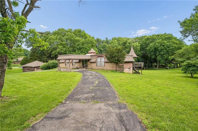 24356 W 55 Street, Shawnee, KS 66226