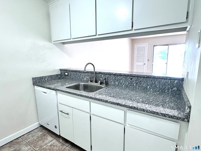 163 South Street 50, Danbury, CT 06810