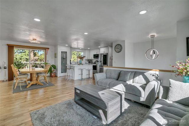 3302 Centennial Way NE, Tacoma, WA 98422