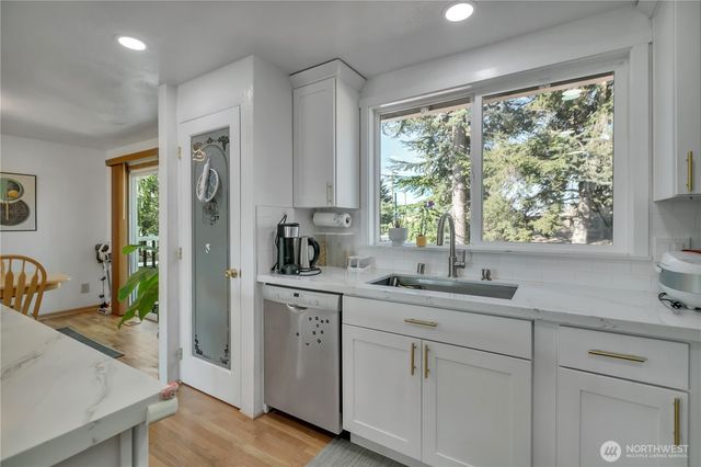 3302 Centennial Way NE, Tacoma, WA 98422