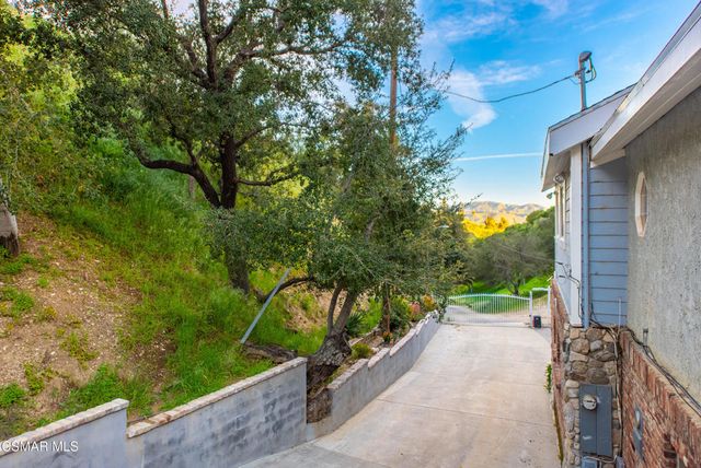 12141 Wildwood Trail, Sylmar, CA 91342