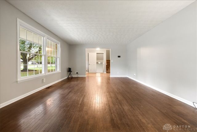 8517 Garnet Drive, Dayton, OH 45458