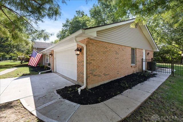 8517 Garnet Drive, Dayton, OH 45458