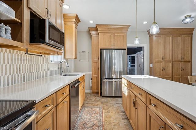 106 James River DR, Newport News, VA 23601