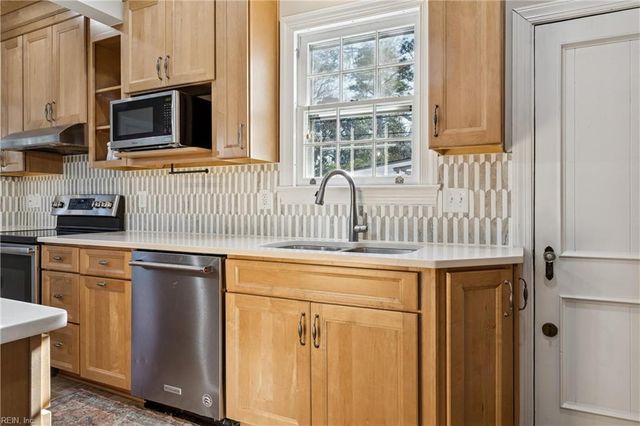 106 James River DR, Newport News, VA 23601