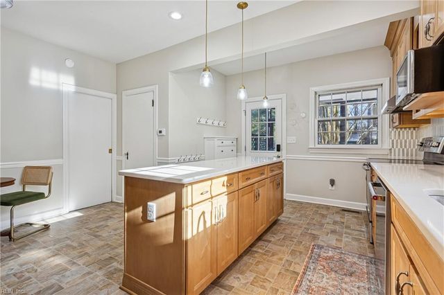 106 James River DR, Newport News, VA 23601