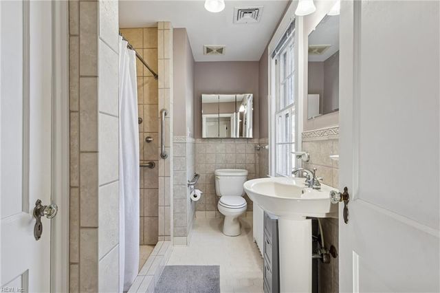 106 James River DR, Newport News, VA 23601