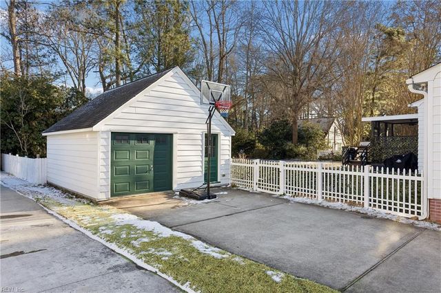 106 James River DR, Newport News, VA 23601