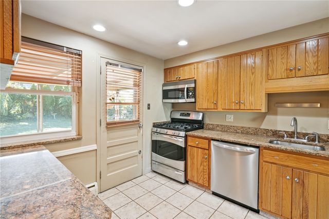 169 Elatan Dr, Mt Lebanon, PA 15243