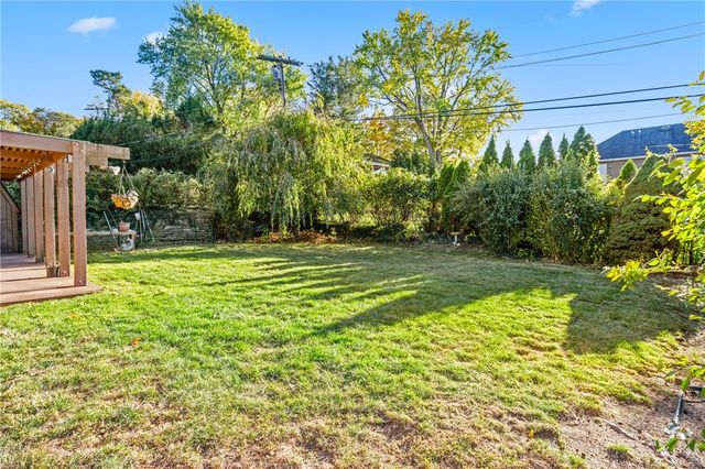 169 Elatan Dr, Mt Lebanon, PA 15243