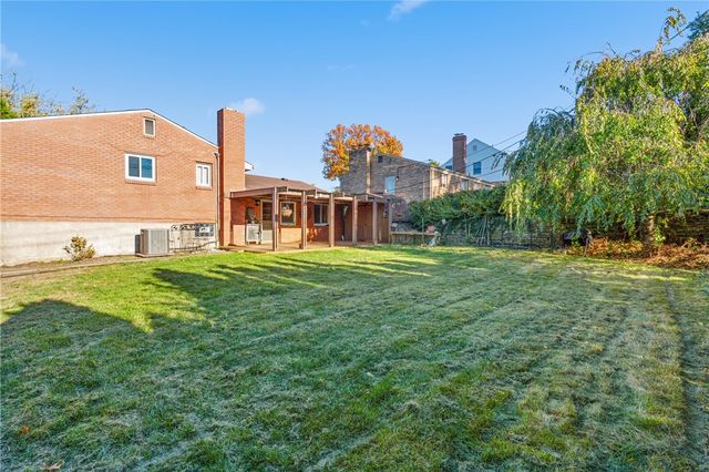 169 Elatan Dr, Mt Lebanon, PA 15243