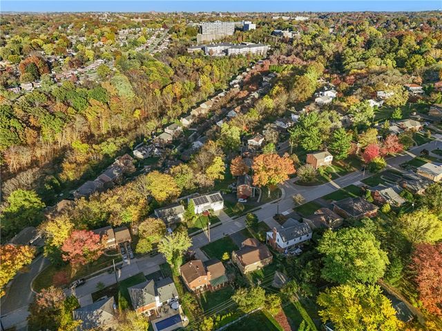 169 Elatan Dr, Mt Lebanon, PA 15243