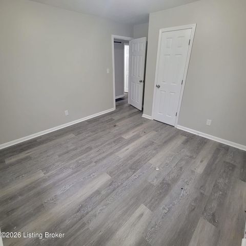 6004 Noah Dr, Louisville, KY 40258
