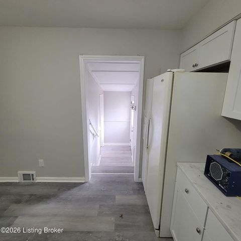 6004 Noah Dr, Louisville, KY 40258