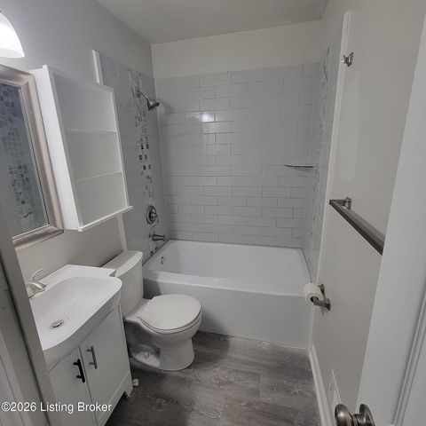 6004 Noah Dr, Louisville, KY 40258