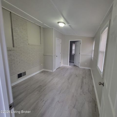 6004 Noah Dr, Louisville, KY 40258