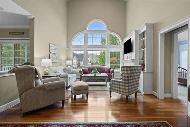 232 Patriot Ln, Economy, PA 15042