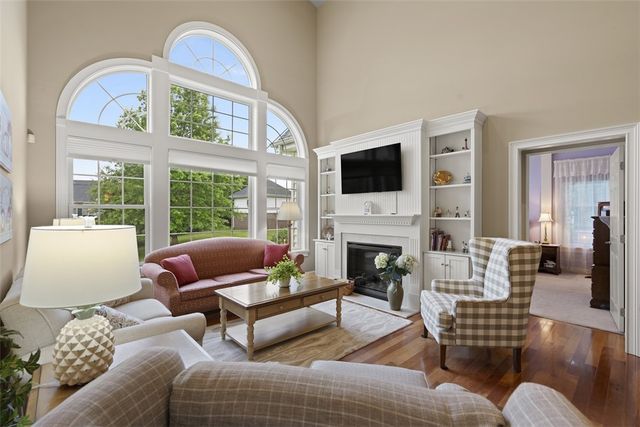 232 Patriot Ln, Economy, PA 15042