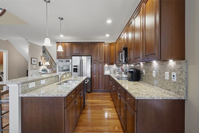 232 Patriot Ln, Economy, PA 15042