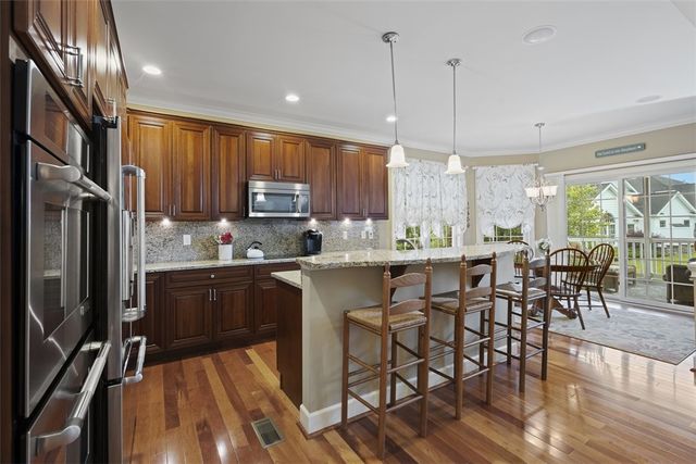 232 Patriot Ln, Economy, PA 15042