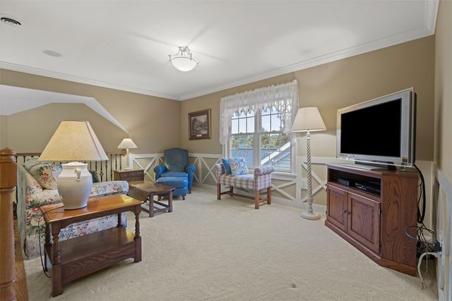 232 Patriot Ln, Economy, PA 15042