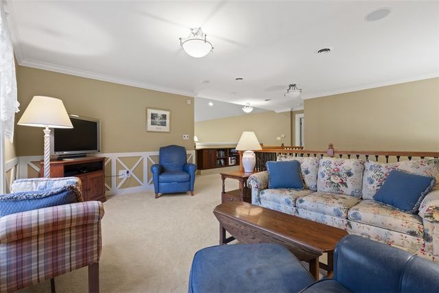 232 Patriot Ln, Economy, PA 15042