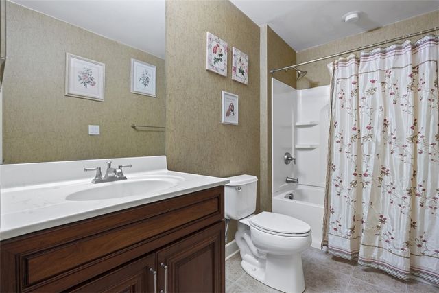 232 Patriot Ln, Economy, PA 15042