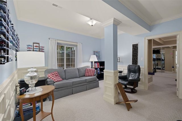 232 Patriot Ln, Economy, PA 15042