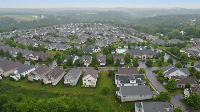 232 Patriot Ln, Economy, PA 15042