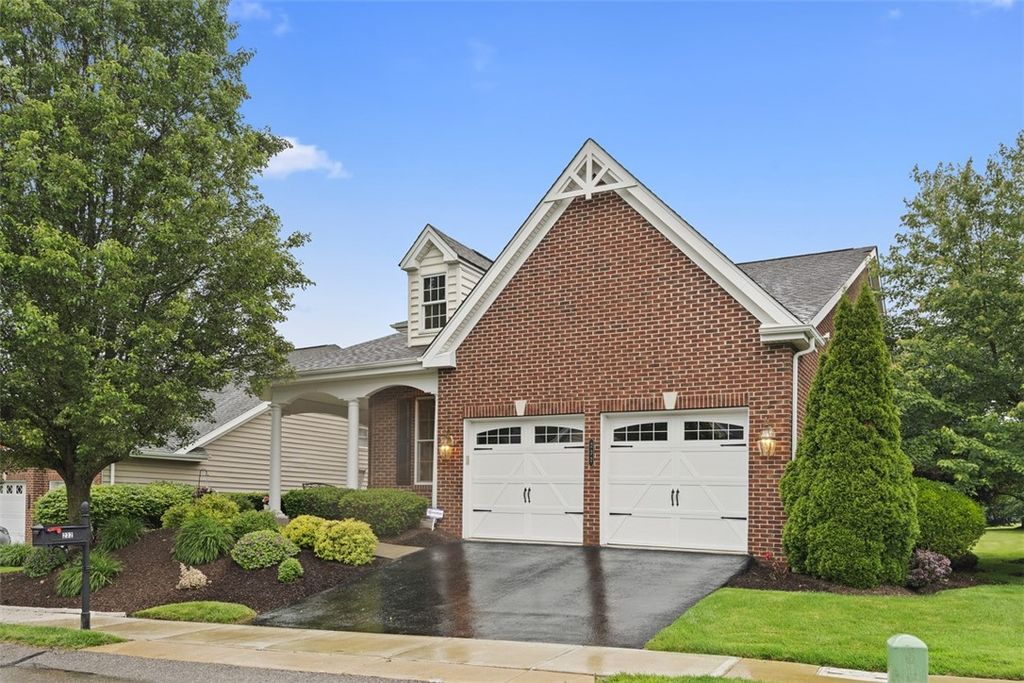 232 Patriot Ln, Economy, PA 15042