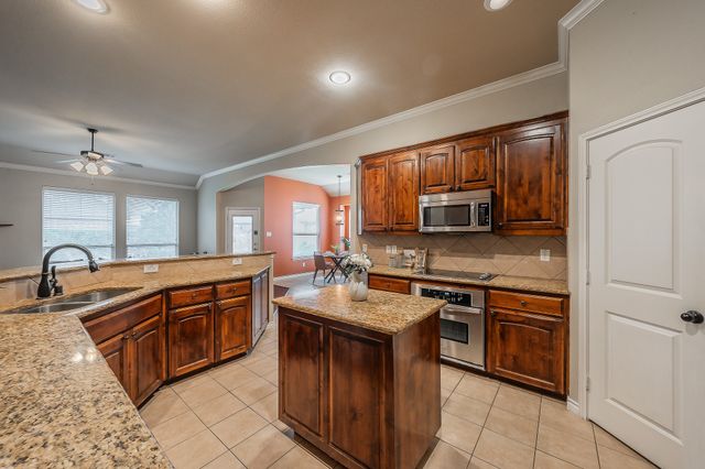 1223 Lantana Lane, Burleson, TX 76028