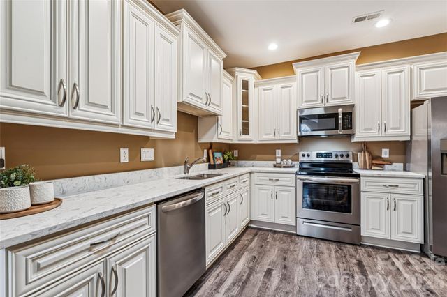 8577 Highland Glen Drive, Charlotte, NC 28269