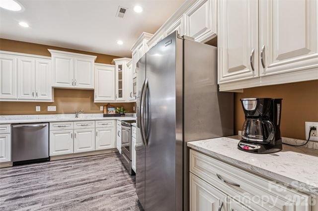 8577 Highland Glen Drive, Charlotte, NC 28269