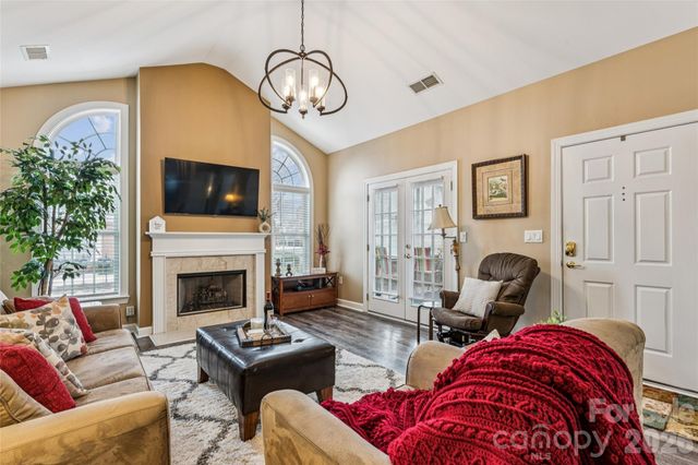 8577 Highland Glen Drive, Charlotte, NC 28269