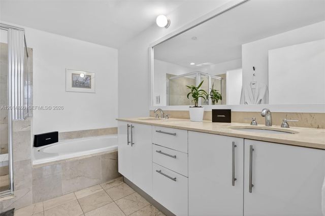 3330 NE 190th St 1817, Aventura, FL 33180