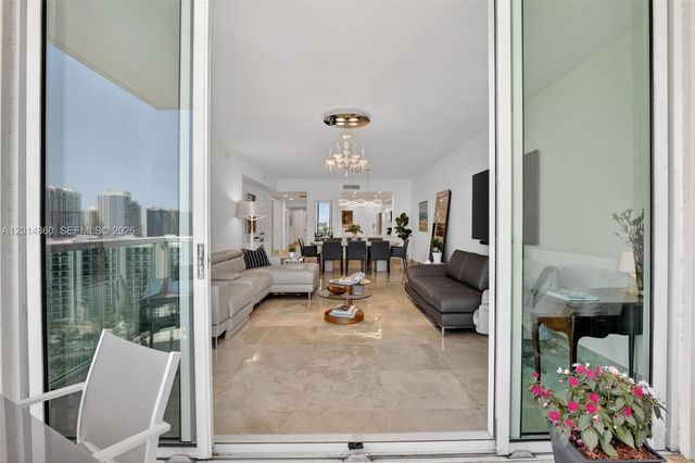 3330 NE 190th St 1817, Aventura, FL 33180