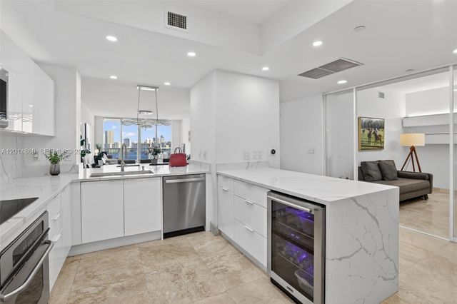 3330 NE 190th St 1817, Aventura, FL 33180