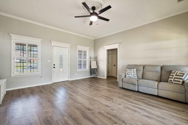 2316 Pleasant Forest Drive, Benton, AR 72015