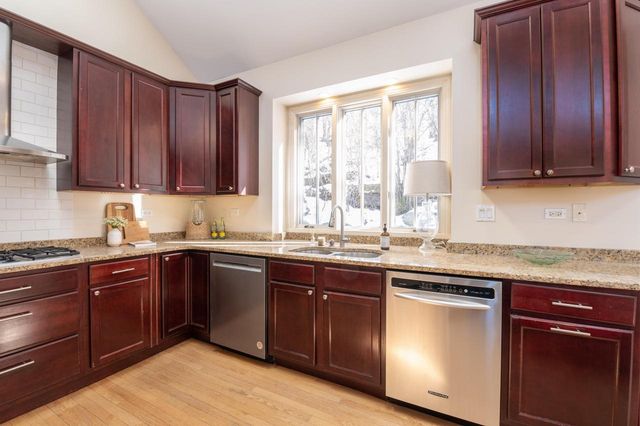 S91W37885 Antique LANE, Eagle, WI 53119