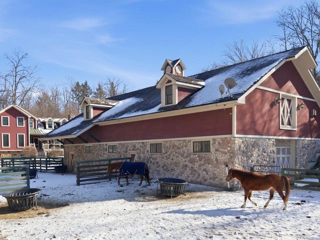 S91W37885 Antique LANE, Eagle, WI 53119