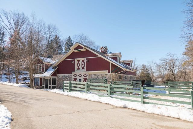 S91W37885 Antique LANE, Eagle, WI 53119