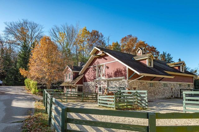 S91W37885 Antique LANE, Eagle, WI 53119