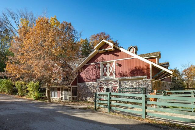 S91W37885 Antique LANE, Eagle, WI 53119