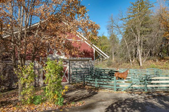 S91W37885 Antique LANE, Eagle, WI 53119