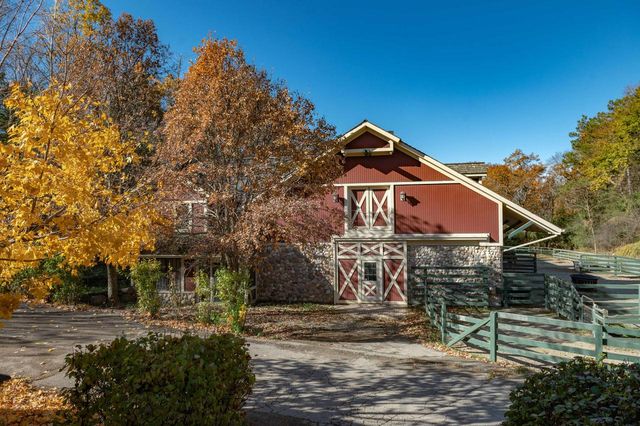 S91W37885 Antique LANE, Eagle, WI 53119