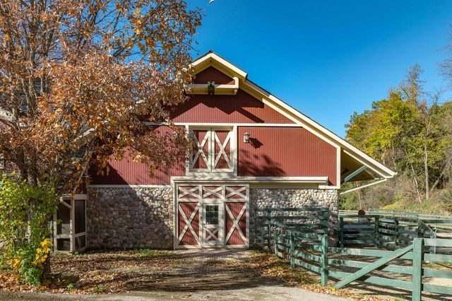 S91W37885 Antique LANE, Eagle, WI 53119