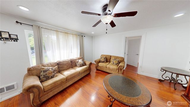 218 S 24th Street S, Mount Vernon, WA 98274