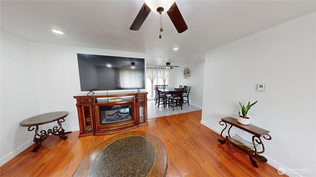 218 S 24th Street S, Mount Vernon, WA 98274