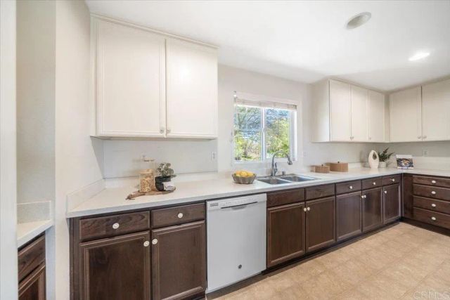 352 Tom McGuinness Jr Circle, Fallbrook, CA 92028